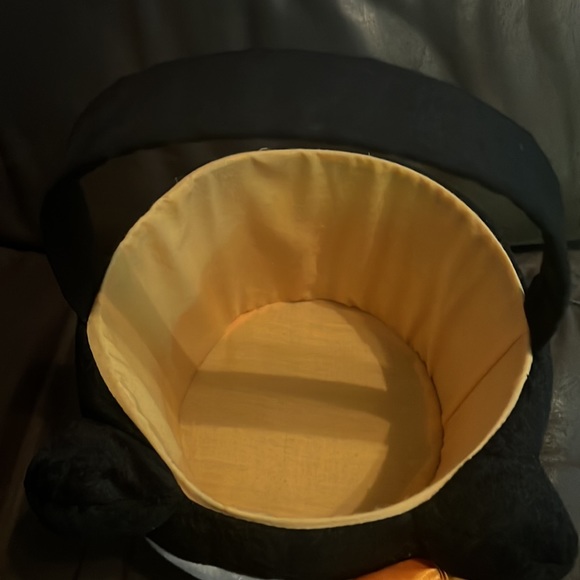 Hello kitty plush halloween treat basket - Picture 2 of 4